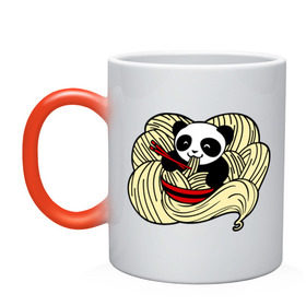 Кружка хамелеон с принтом панда ест лапшу в Кировске, керамика | меняет цвет при нагревании, емкость 330 мл | Тематика изображения на принте: панда