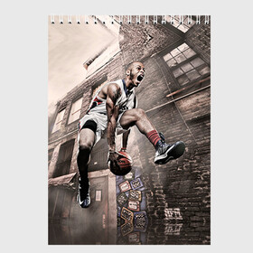 Скетчбук с принтом Баскетбол город в Кировске, 100% бумага
 | 48 листов, плотность листов — 100 г/м2, плотность картонной обложки — 250 г/м2. Листы скреплены сверху удобной пружинной спиралью | Тематика изображения на принте: basketball | nba | баскетбольный | нба
