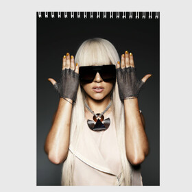 Скетчбук с принтом Lady Gaga в Кировске, 100% бумага
 | 48 листов, плотность листов — 100 г/м2, плотность картонной обложки — 250 г/м2. Листы скреплены сверху удобной пружинной спиралью | lady gaga | блондинка | звезда | знаменитость | леди гаага | очки | певица | поп | эпатаж | эпатажная
