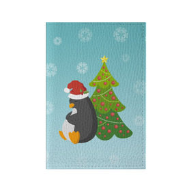 Обложка для паспорта матовая кожа с принтом Новогодний пингвинчик в Кировске, натуральная матовая кожа | размер 19,3 х 13,7 см; прозрачные пластиковые крепления | Тематика изображения на принте: елка | новый год | пингвин