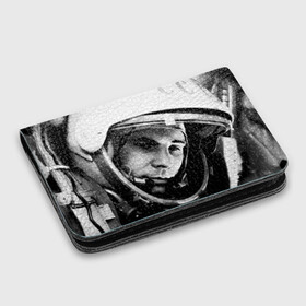 Картхолдер с принтом с принтом Юрий Гагарин в Кировске, натуральная матовая кожа | размер 7,3 х 10 см; кардхолдер имеет 4 кармана для карт; | первый космонавт