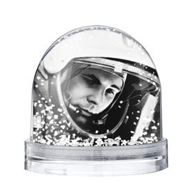 Снежный шар с принтом Юрий Гагарин в Кировске, Пластик | Изображение внутри шара печатается на глянцевой фотобумаге с двух сторон | первый космонавт