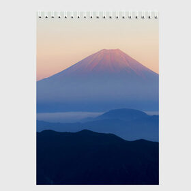 Скетчбук с принтом Фудзияма в Кировске, 100% бумага
 | 48 листов, плотность листов — 100 г/м2, плотность картонной обложки — 250 г/м2. Листы скреплены сверху удобной пружинной спиралью | fuji | вулкан | горы | рассвет | солнце | туман | утро | япония