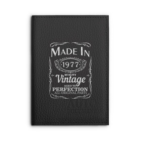 Обложка для автодокументов с принтом Сделано в 1977 в Кировске, натуральная кожа |  размер 19,9*13 см; внутри 4 больших “конверта” для документов и один маленький отдел — туда идеально встанут права | 1977 | винтаж | год рождения | дата | надпись | сделано