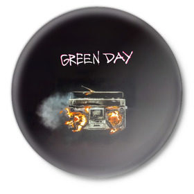 Значок с принтом Green Day магнитофон в огне в Кировске,  металл | круглая форма, металлическая застежка в виде булавки | Тематика изображения на принте: american idiot | green day | альтернативный | билли джо армстронг | грин дей | группа | зелёный день | майк дёрнт | музыка | панк | поп | поппанк | рок | тре кул