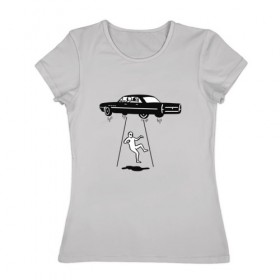 Женская футболка хлопок с принтом Похищение пришельца в Кировске, 100% хлопок | прямой крой, круглый вырез горловины, длина до линии бедер, слегка спущенное плечо | авто | космонавт | космос | нло | пришельцы