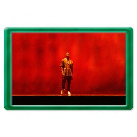 Магнит 45*70 с принтом Kanye West Red On Stage в Кировске, Пластик | Размер: 78*52 мм; Размер печати: 70*45 | 
