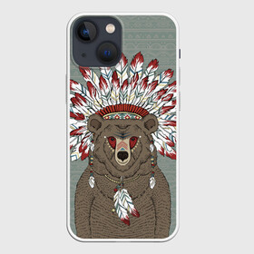 Чехол для iPhone 13 mini с принтом Медведь индеец в Кировске,  |  | Тематика изображения на принте: animal | bear | braids | feathers | in | взгляд | голова | графика | дикий | животное | индеец | ирокез | картинка | косы | красивый | крутой | лучший | медведь | мода | модный | молодёжная | орнамент | перья | природа