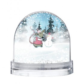 Снежный шар с принтом Мышка лепит снеговика в Кировске, Пластик | Изображение внутри шара печатается на глянцевой фотобумаге с двух сторон | 
