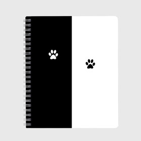 Тетрадь с принтом Кошачьи следы в Кировске, 100% бумага | 48 листов, плотность листов — 60 г/м2, плотность картонной обложки — 250 г/м2. Листы скреплены сбоку удобной пружинной спиралью. Уголки страниц и обложки скругленные. Цвет линий — светло-серый
 | Тематика изображения на принте: black and white | cat | животные | кот | кошачий след | кошка | половина | черно белый | чёрный и белый