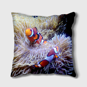 Подушка 3D с принтом Клоуны в актинии в Кировске, наволочка – 100% полиэстер, наполнитель – холлофайбер (легкий наполнитель, не вызывает аллергию). | состоит из подушки и наволочки. Наволочка на молнии, легко снимается для стирки | актиния | клоуны | коралловые | море | подводный мир | рыбки
