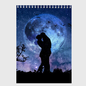 Скетчбук с принтом Влюбленные на фоне луны в Кировске, 100% бумага
 | 48 листов, плотность листов — 100 г/м2, плотность картонной обложки — 250 г/м2. Листы скреплены сверху удобной пружинной спиралью | влюбленные | двое | луна | любовь | ночь | объятия | романтика