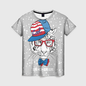 Женская футболка 3D с принтом Крутой белый тигр в Кировске, 100% полиэфир ( синтетическое хлопкоподобное полотно) | прямой крой, круглый вырез горловины, длина до линии бедер | 2022 | beast | bow | cap | cool | merry christmas | new year | predator | snow | tiger | usa flag | winter | year of the tiger | бант | год тигра | зверь | зима | кепка | крутой | новый год | очки | снег | тигр | флаг сша | хищник